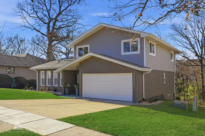 Property Photo: 904 Hillview Drive IL 60439