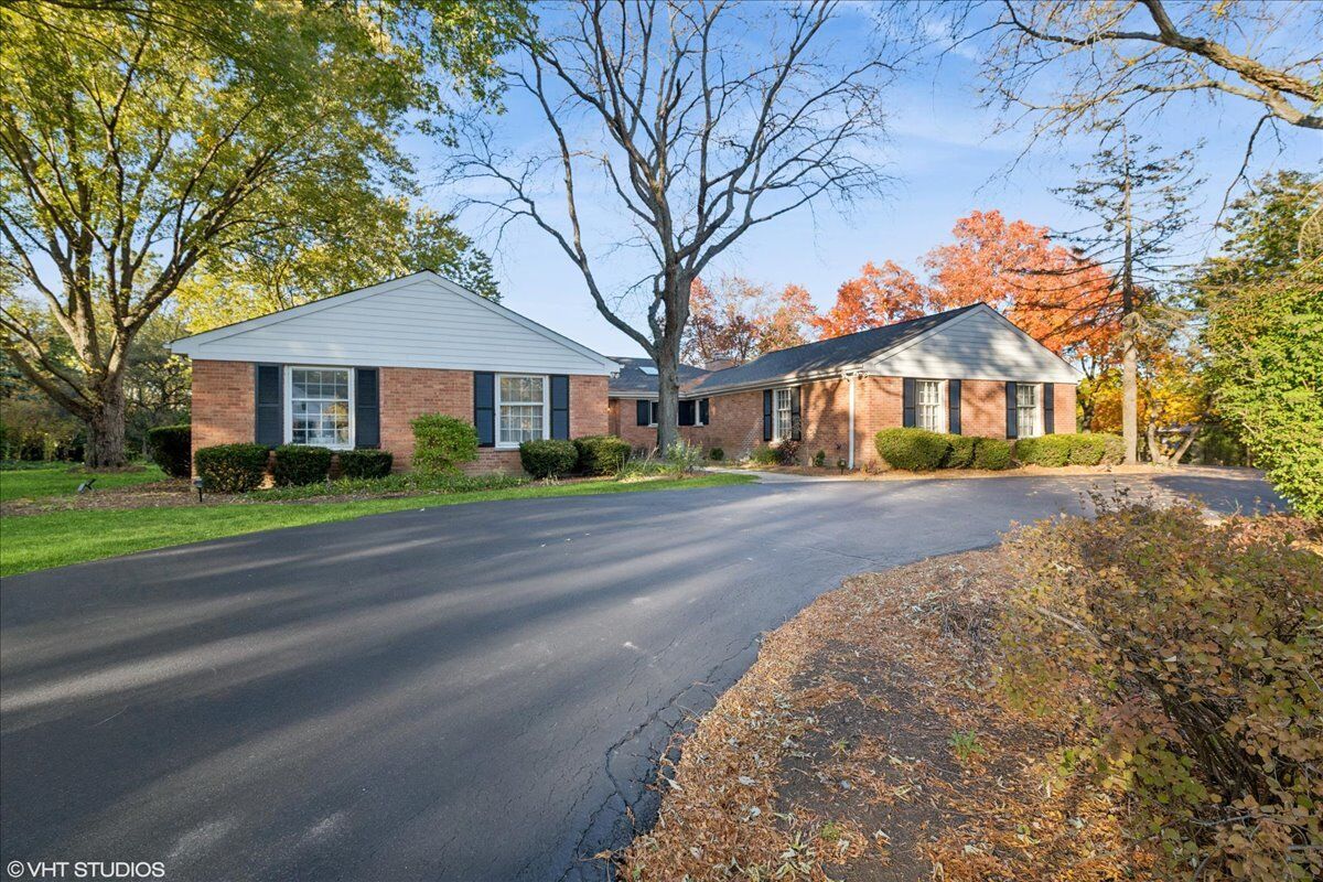 Property Photo: 1680 Pheasant Trail IL 60067