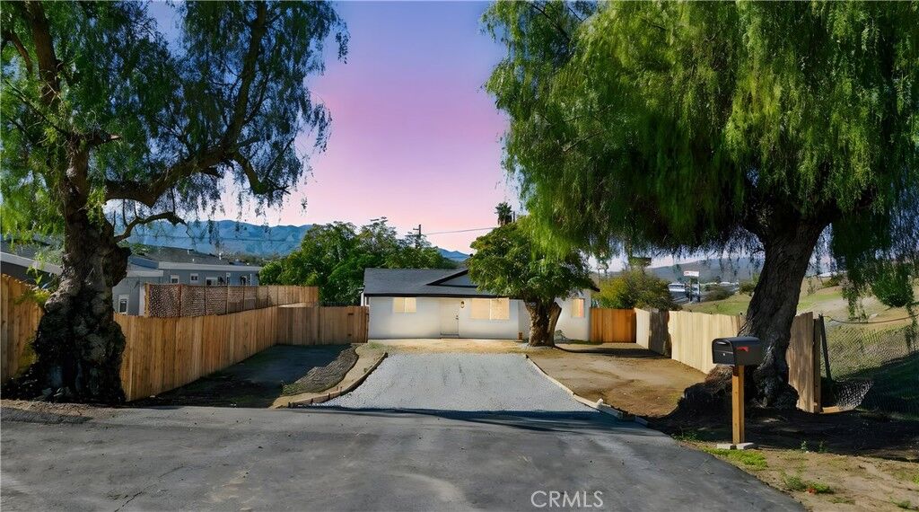 Property Photo:  513 Lookout  CA 92530 