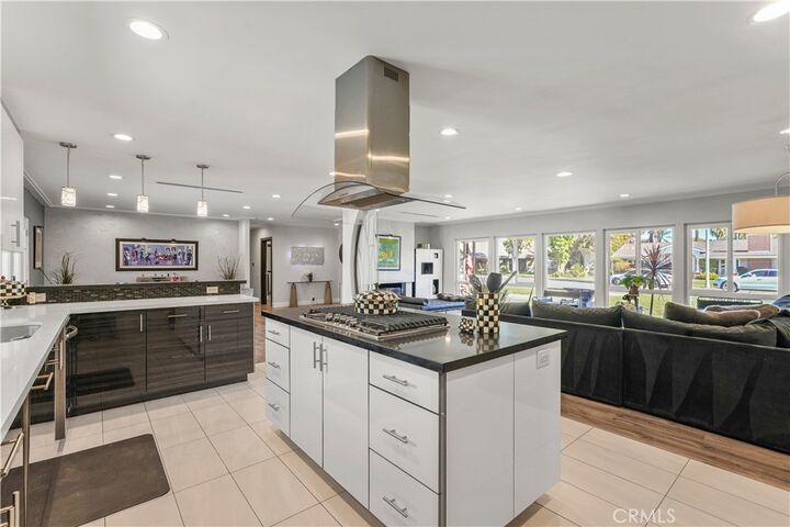 Property Photo:  9841 Donna Avenue  CA 91324 