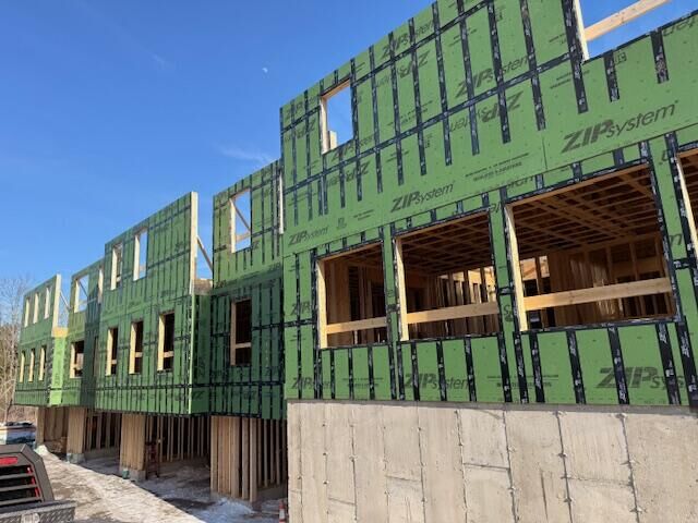 Property Photo:  294 York Street 3  ME 03909 