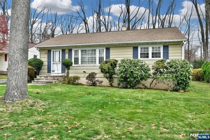 61 Mackay Avenue  Waldwick NJ 07463 photo