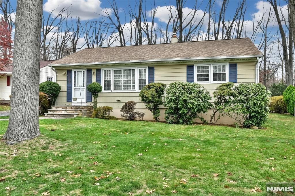 Property Photo:  61 Mackay Avenue  NJ 07463 