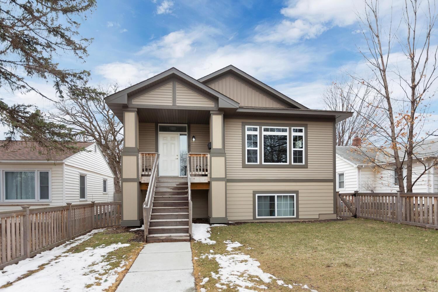 Property Photo:  1635 Dale Street N  MN 55117 