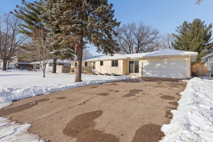 2912 W 88th Street  Bloomington MN 55431 photo
