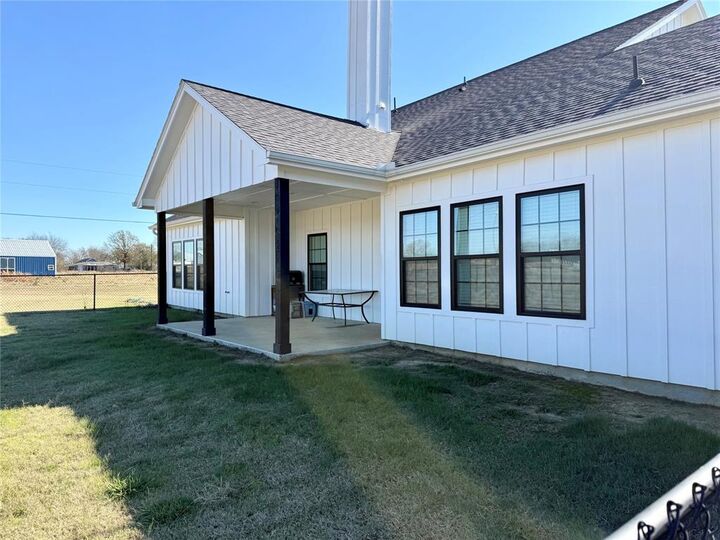 Property Photo:  1384 Rs County Road 1235  TX 75472 