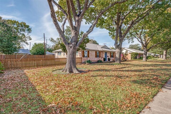 Property Photo: 10430 Vistadale Drive TX 75238