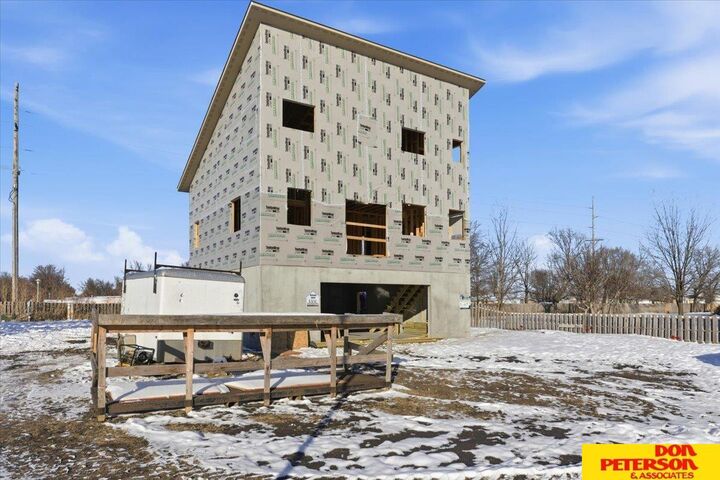 Property Photo:  502 Hidden Meadows Drive  NE 68025 