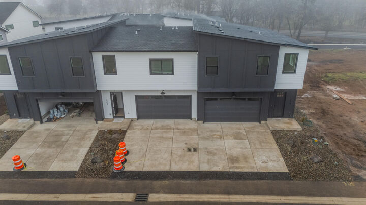 Property Photo:  210 Bogey Lane  OR 97524 