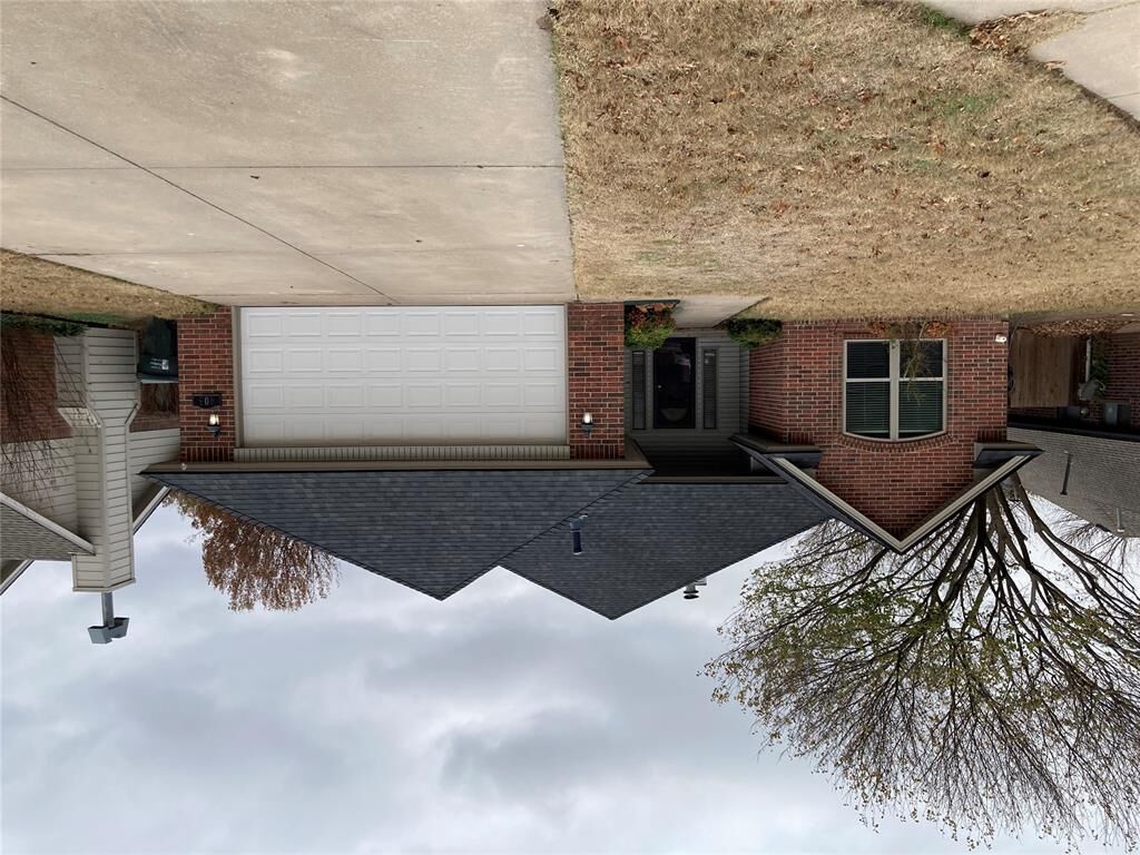 Property Photo: 405 Rhoades Court OK 73072