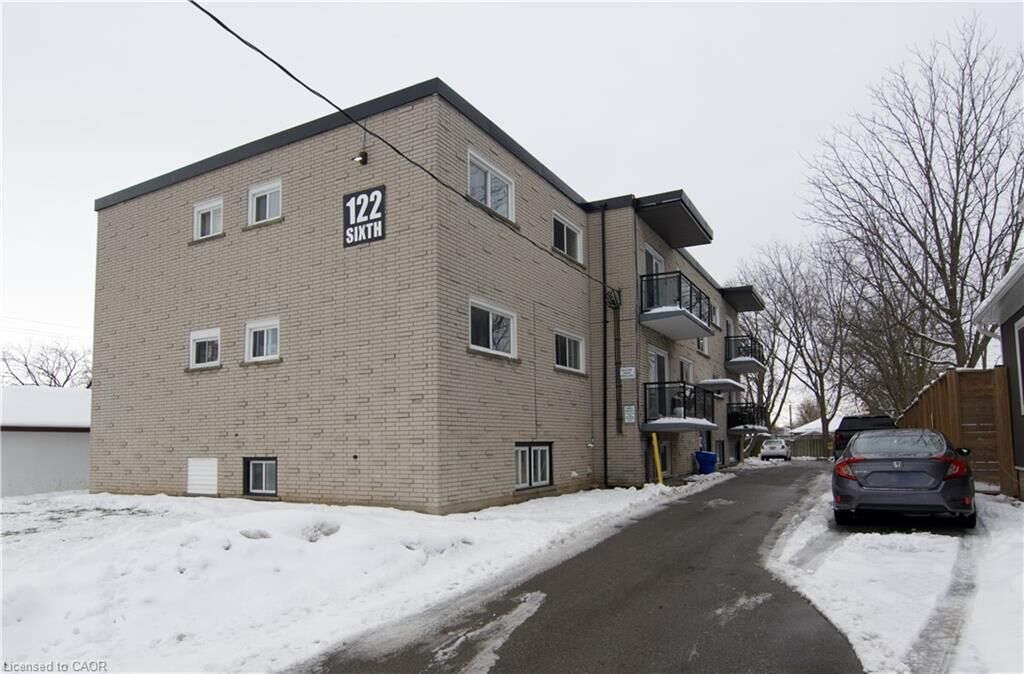 Property Photo:  122 Sixth Avenue 304  ON N2C 1R1 