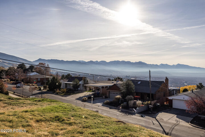 Property Photo: 577 E 13th Avenue UT 84103