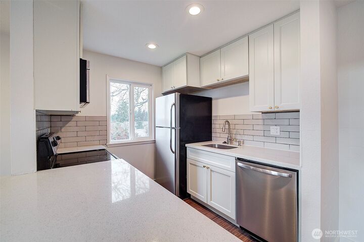 Property Photo: 12429 NE 130th Court G201 WA 98034