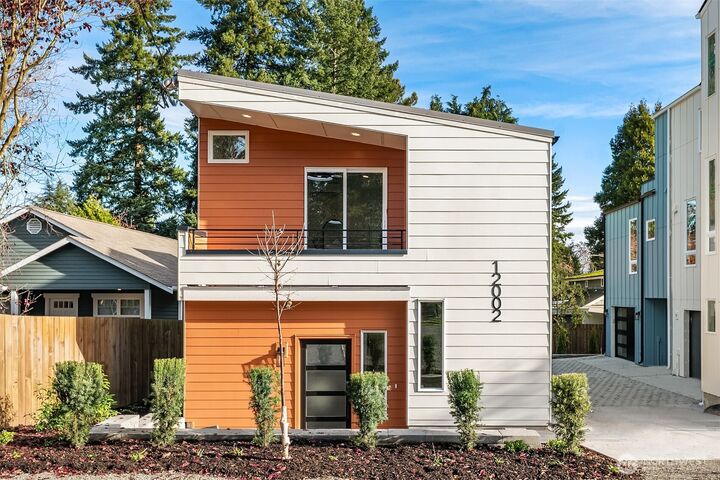 12002  20th Street NE 3  Seattle WA 98125 photo