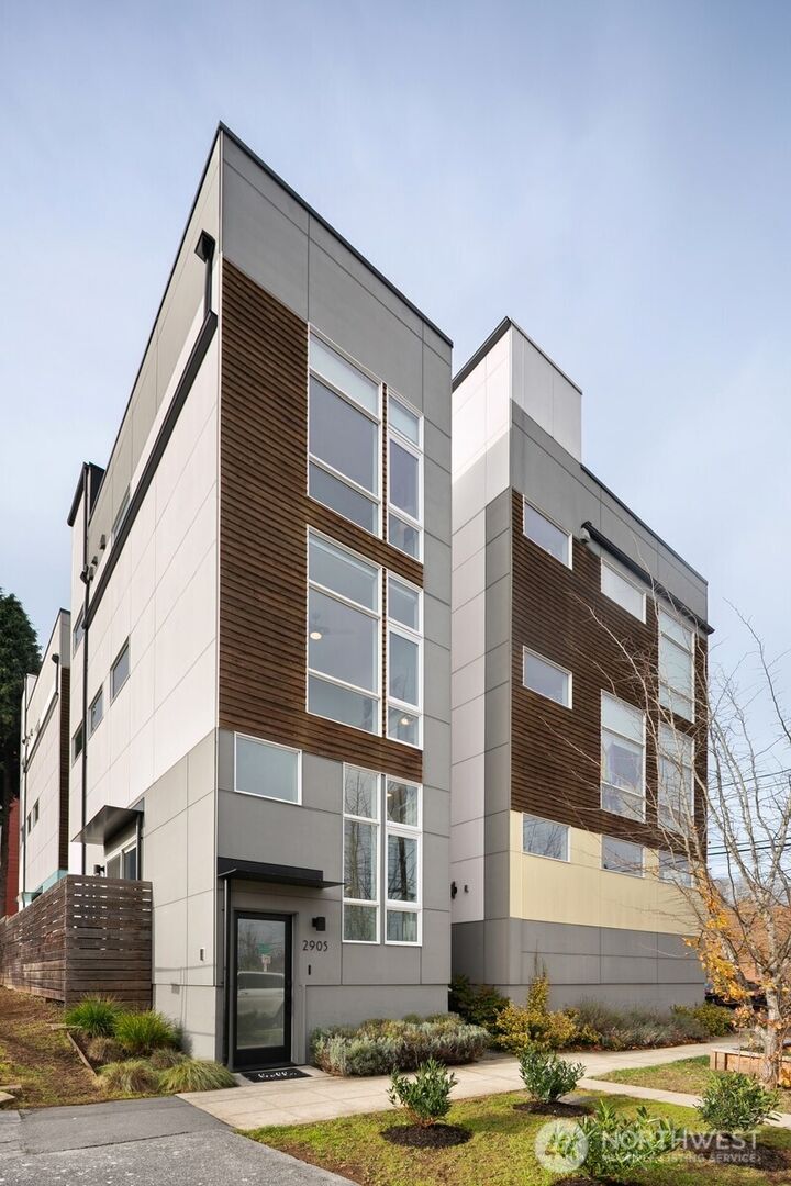 2905  18th Avenue S  Seattle WA 98144 photo