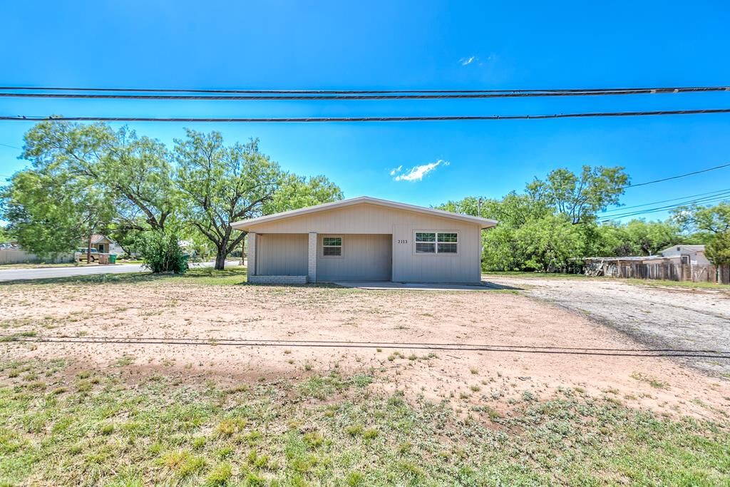Property Photo: 2113 S Hill St TX 76903