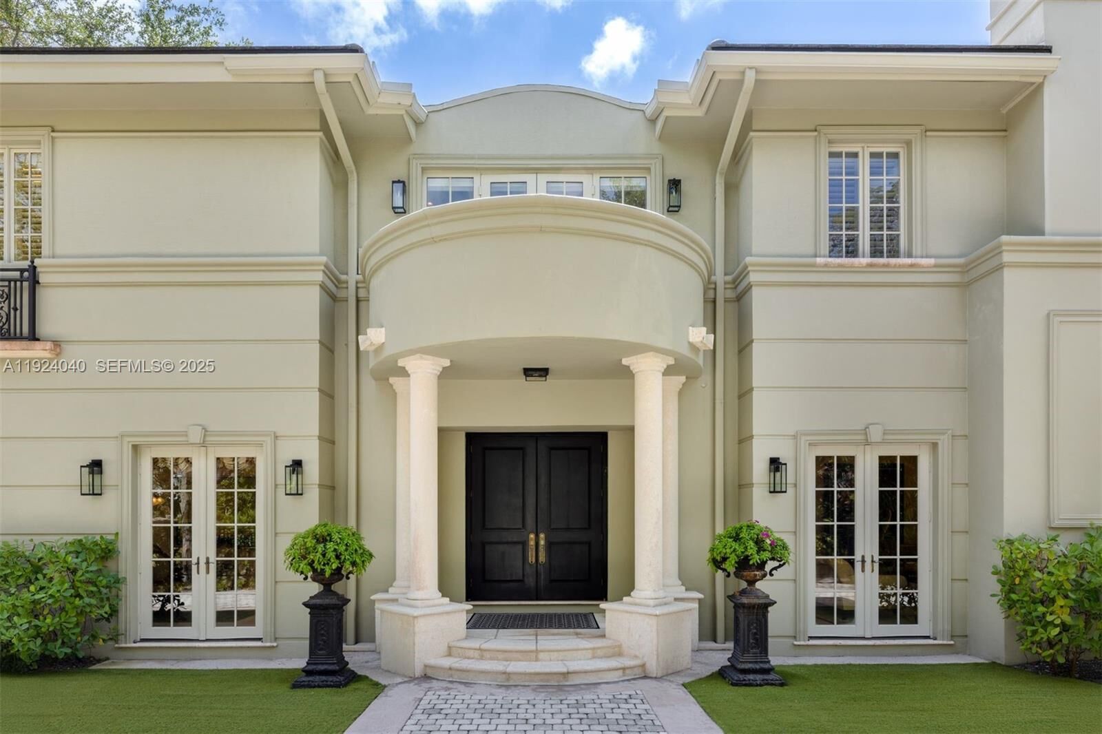 Property Photo:  3460 S Moorings Way  FL 33133 