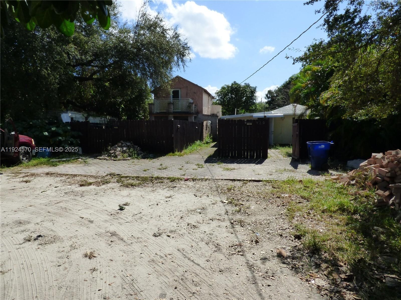 Property Photo:  408 NW 97th St  FL 33150 