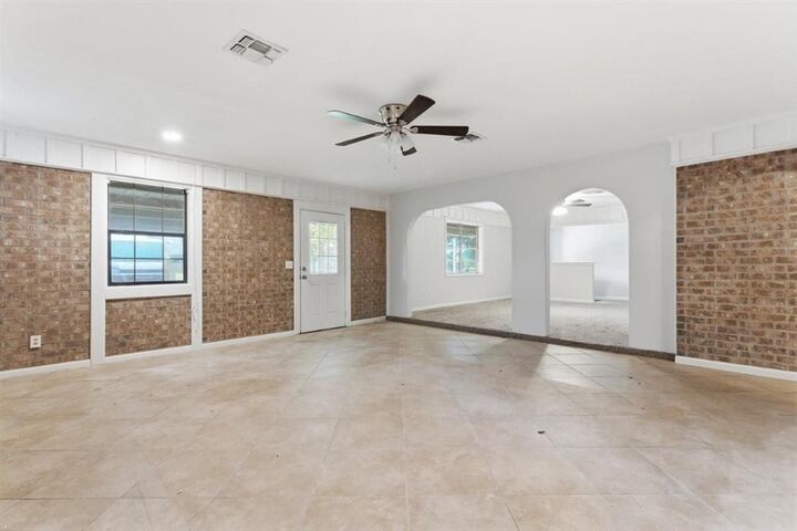 Property Photo: 909 Helen Street LA 70647