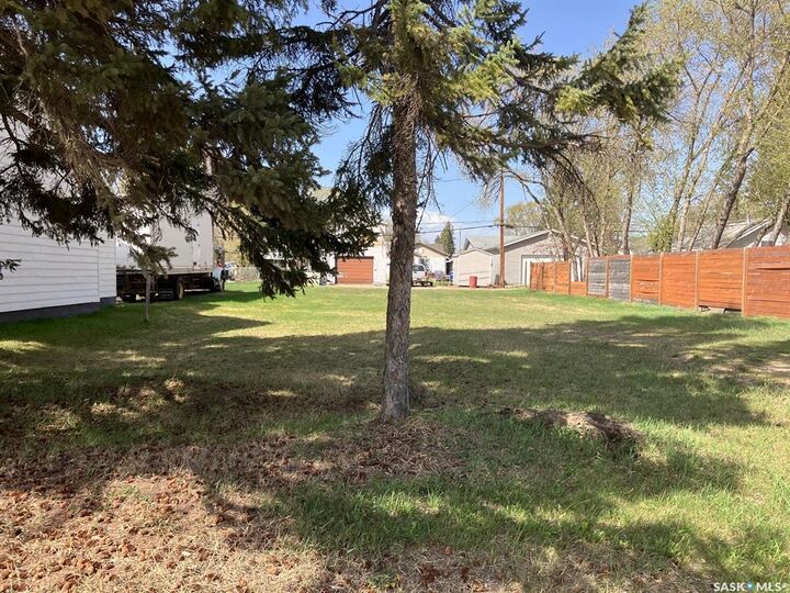 Property Photo:  405 10th Avenue W  SK S0E 1E0 