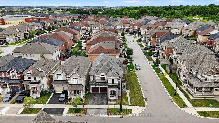Property Photo: 61 Aldersgate Drive ON L7A 3Z9