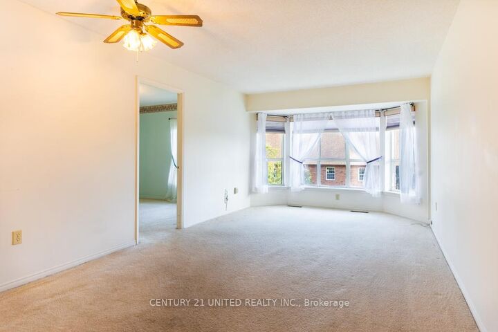 Photo de la propriété:  921 Armour Road 305  ON K9H 7K5 