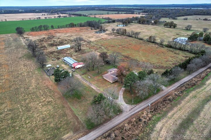 Property Photo:  20220 E 700 Road  OK 74467 