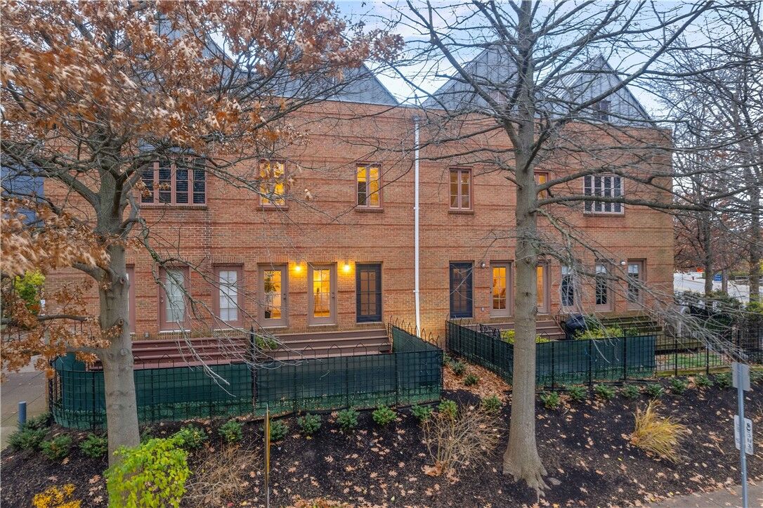 Property Photo: 4700 Ellsworth Ave 4 PA 15213