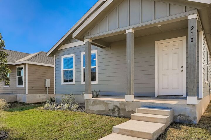Property Photo:  210 Sormonne Loop  TX 78640 