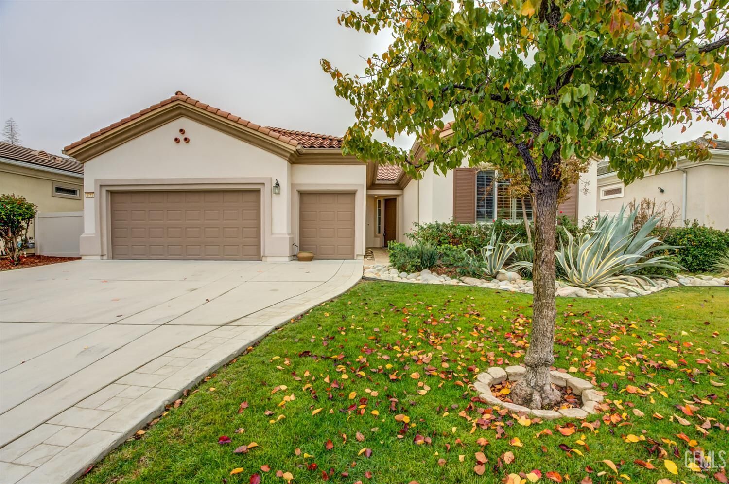 Property Photo: 5715 Park Place Drive CA 93306