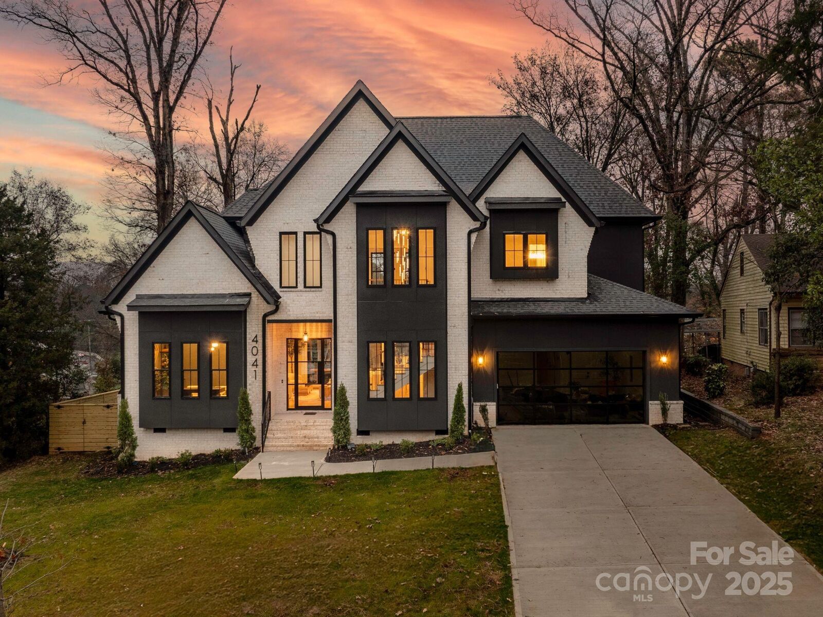 Property Photo:  4041 Hiddenbrook Drive  NC 28205 