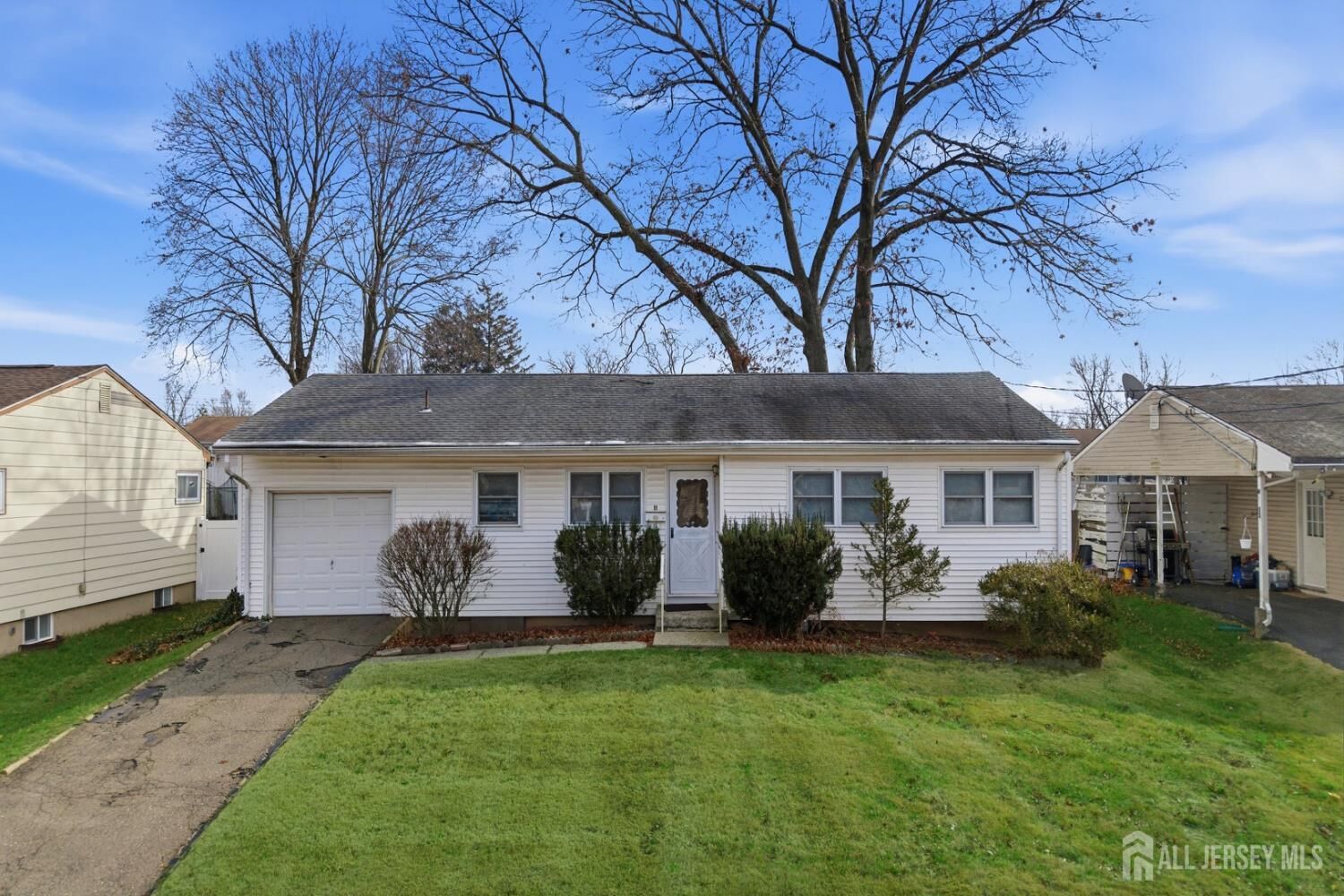 Property Photo:  11 Dartmouth Road  NJ 08859 
