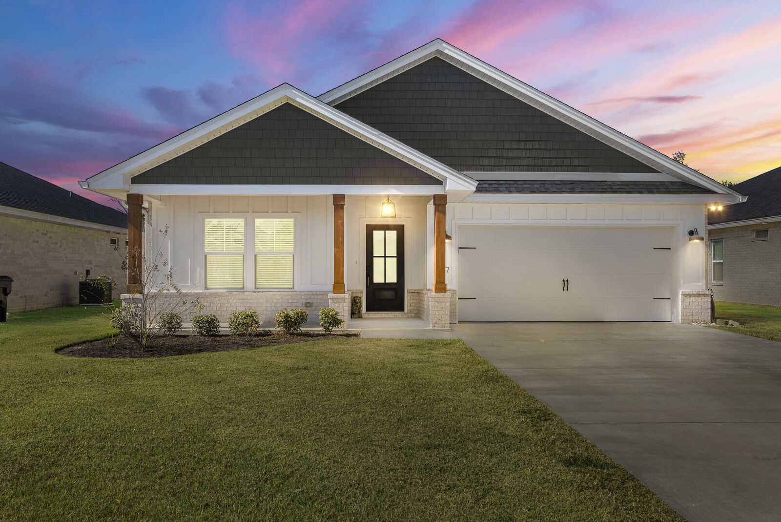 Property Photo: 2617 Outlaws Way FL 32405