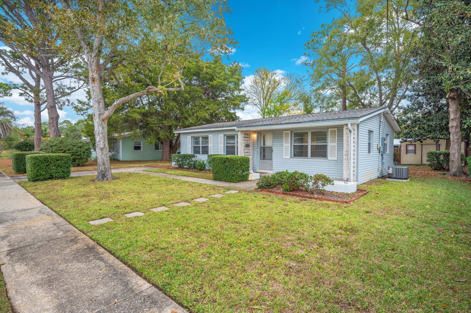 Property Photo:  260 Gregory Drive  FL 32569 