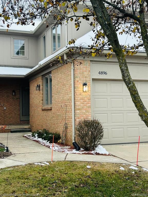 Property Photo:  4896 Royal Cove Drive  MI 48316 
