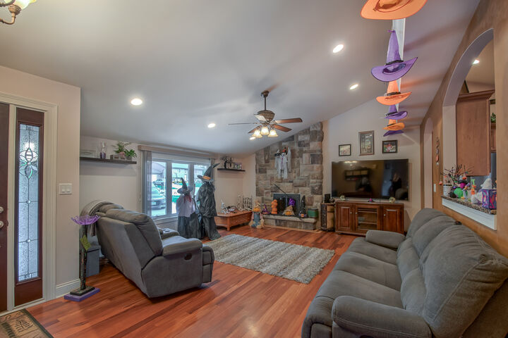 Property Photo: 1605 S Regan Road IL 60451