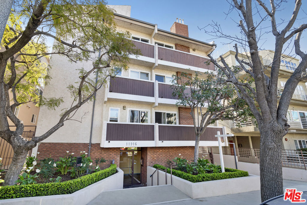 Property Photo:  11916 Goshen Avenue 5  CA 90049 