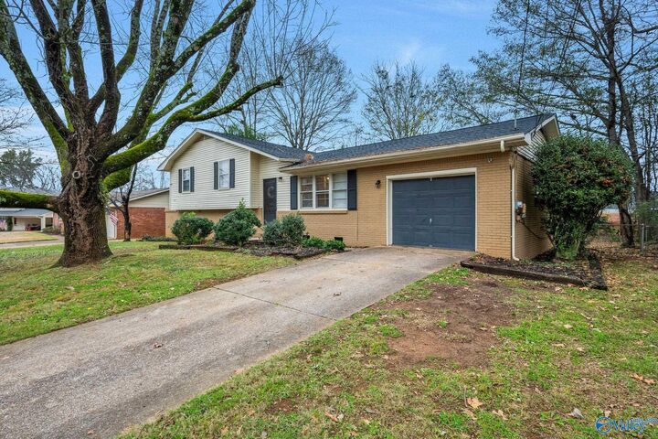 Property Photo: 9021 Craigmont Road SW AL 35802