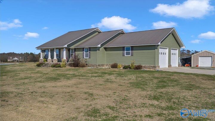 Property Photo: 885 County Road 16 AL 35744