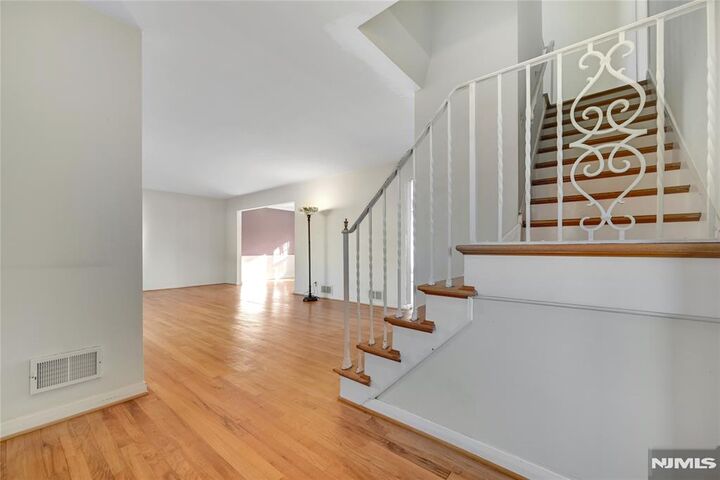 Property Photo:  86 Lincoln Terrace  NJ 07640 