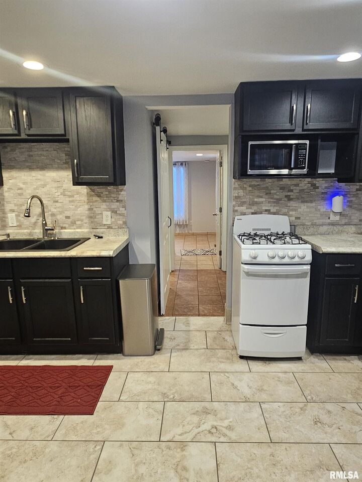 Property Photo:  207 E 7th Street  IL 61533 