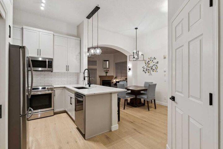 Property Photo: 881 15 Avenue SW 207 AB T2R 1R8