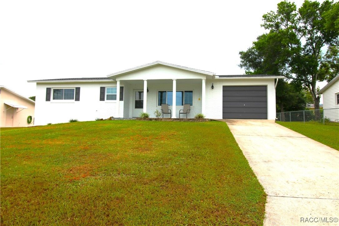 Property Photo: 227 S Jefferson Street FL 34465