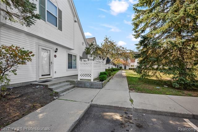 Property Photo:  22271 Atlantic Pointe  MI 48336 