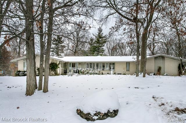 Property Photo: 31310 E Stonewood Court MI 48334
