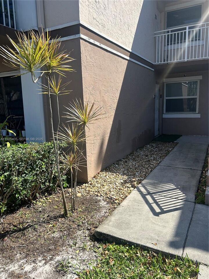 Property Photo: 1250 SW 113th Ter 102 FL 33025