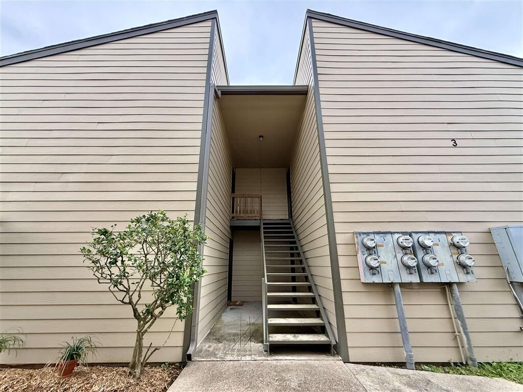 Property Photo:  1020 W McNeese St Street W 3G  LA 70605 