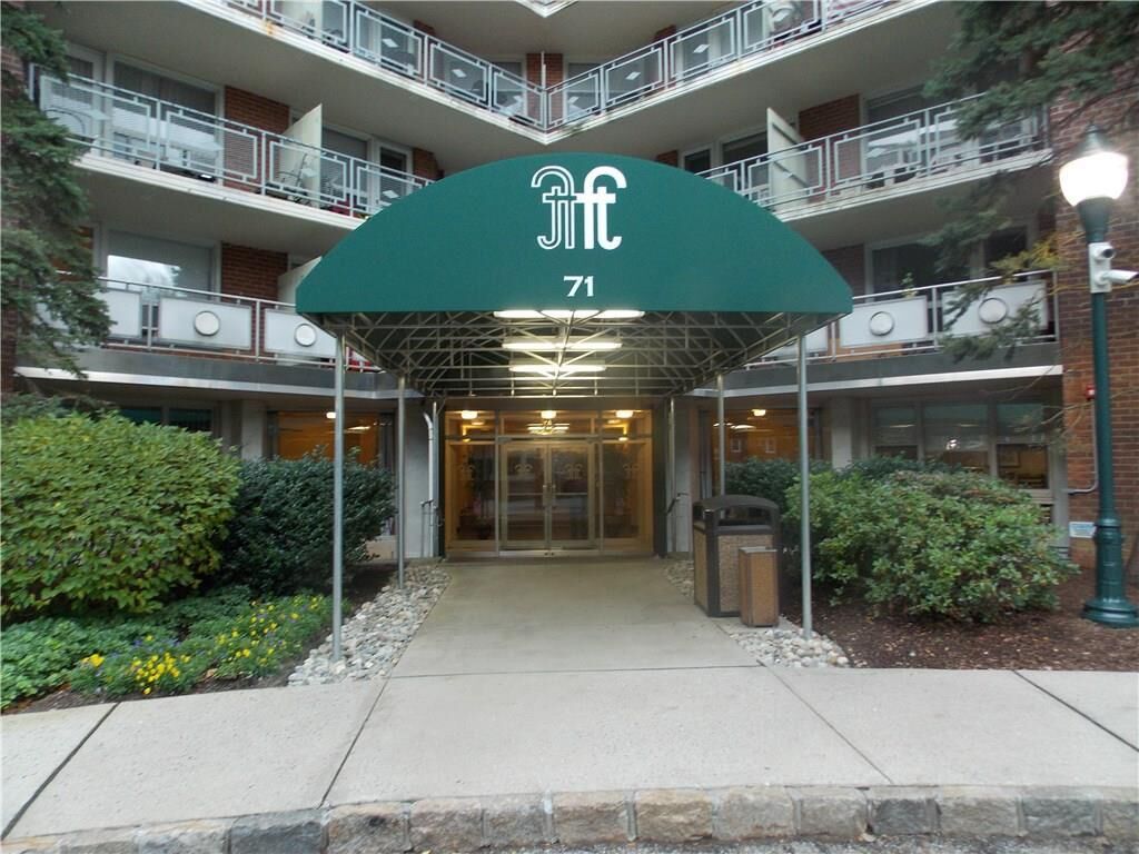 Property Photo:  71 Strawberry Hill Avenue Apt 502  CT 06902 