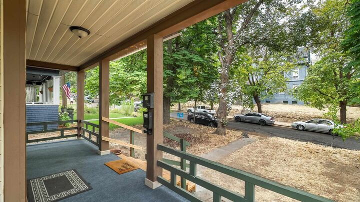 Property Photo:  1130 W 11th Ave  WA 99204 