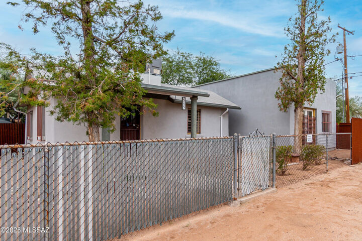Property Photo: 549 S Santa Rita Avenue AZ 85719